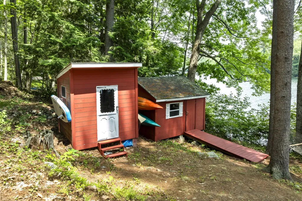 17 Boothby Lane Casco ME 04015