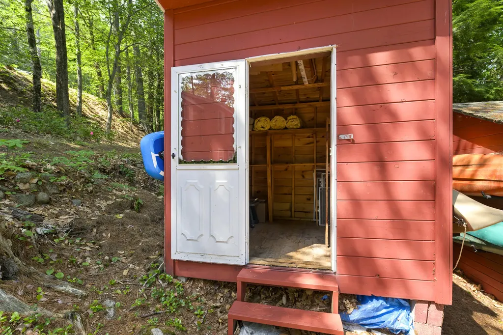 17 Boothby Lane Casco ME 04015