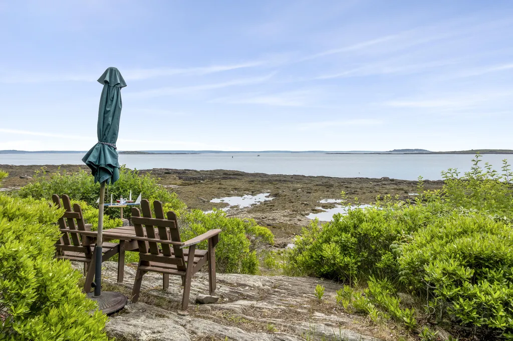22 Cragmoor Lane Harpswell ME 04003