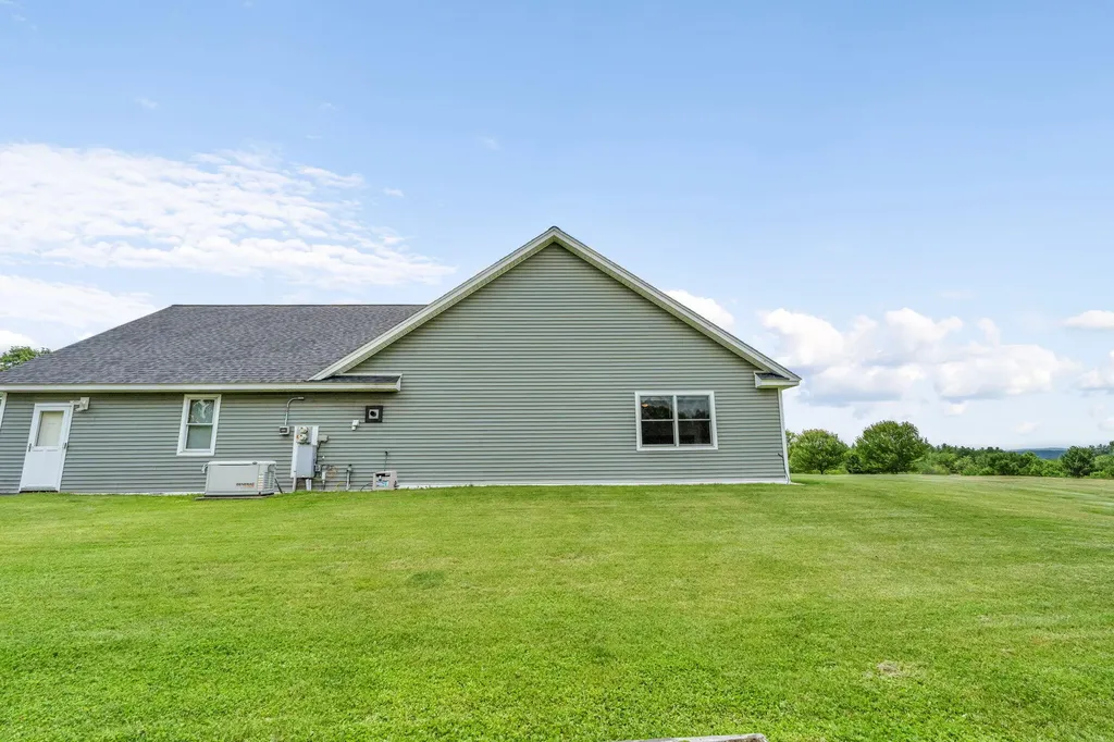 18 Bailey Road Sidney ME 04330