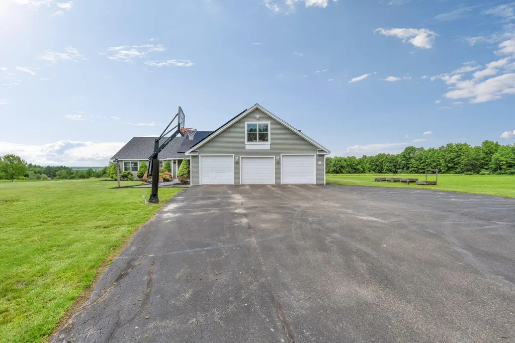 18 Bailey Road Sidney ME 04330