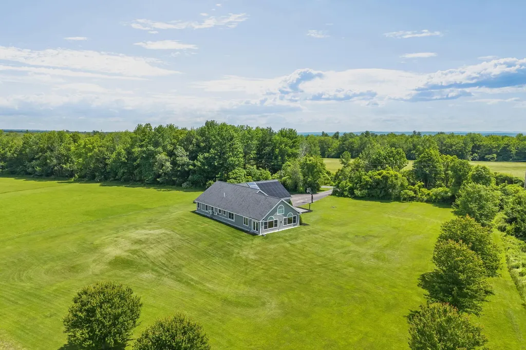 18 Bailey Road Sidney ME 04330