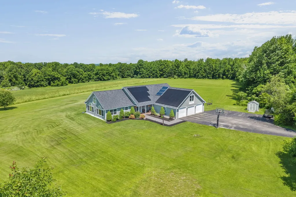 18 Bailey Road Sidney ME 04330