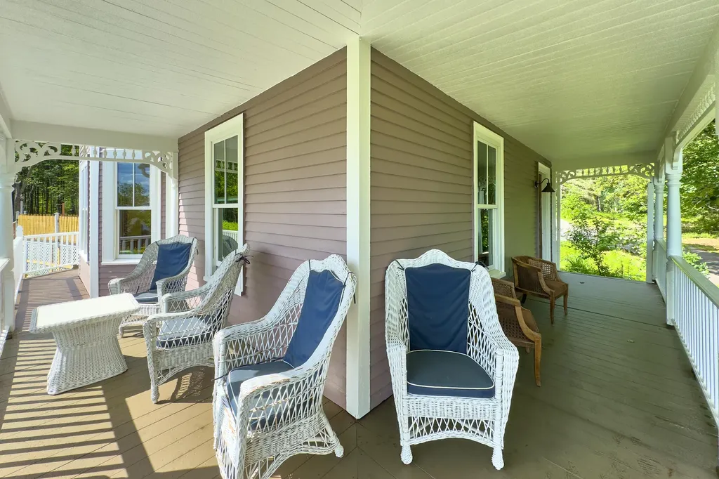 22 Brooks Way Owls Head ME 04854