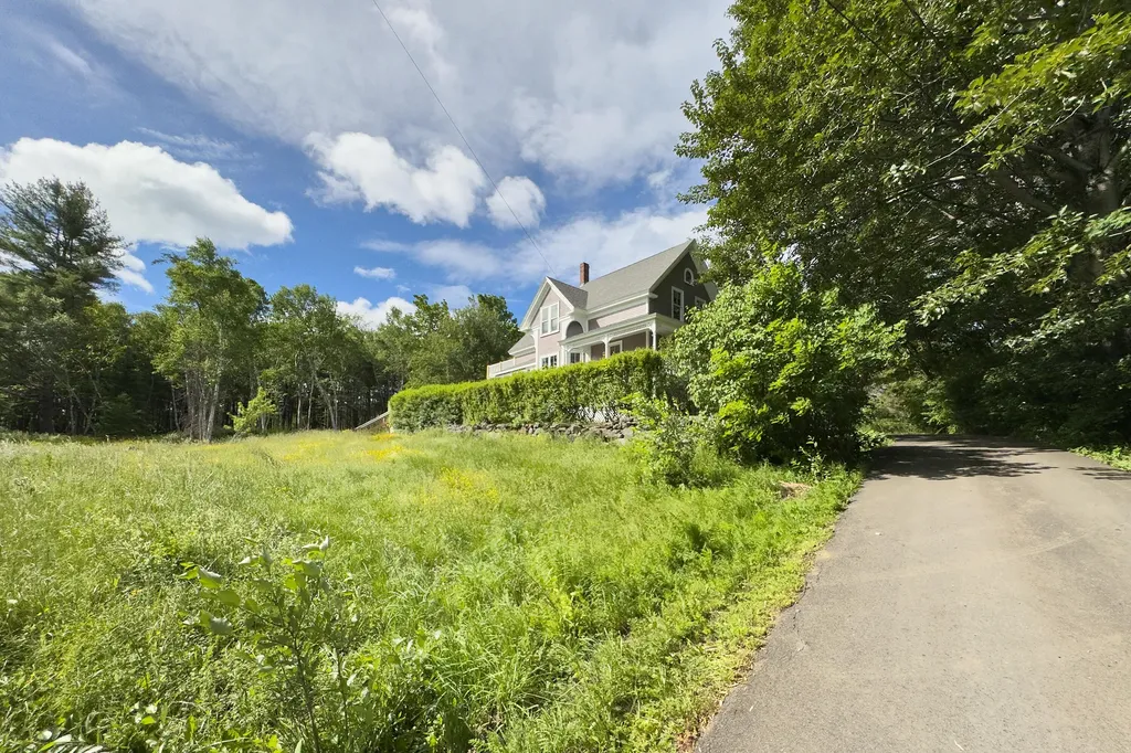 22 Brooks Way Owls Head ME 04854