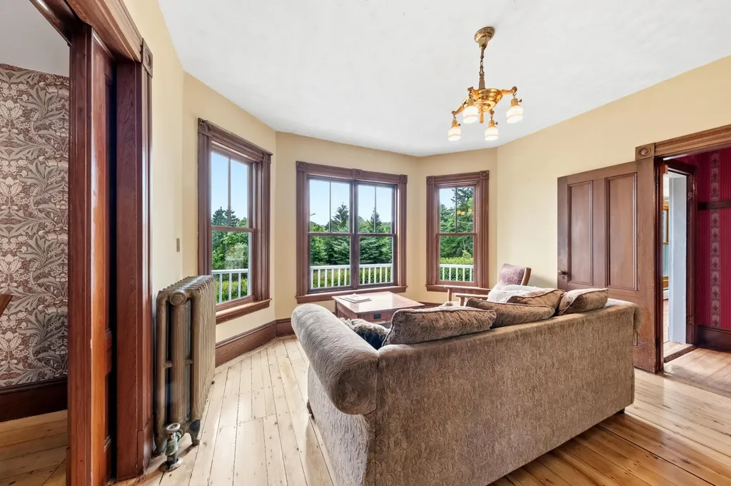 22 Brooks Way Owls Head ME 04854