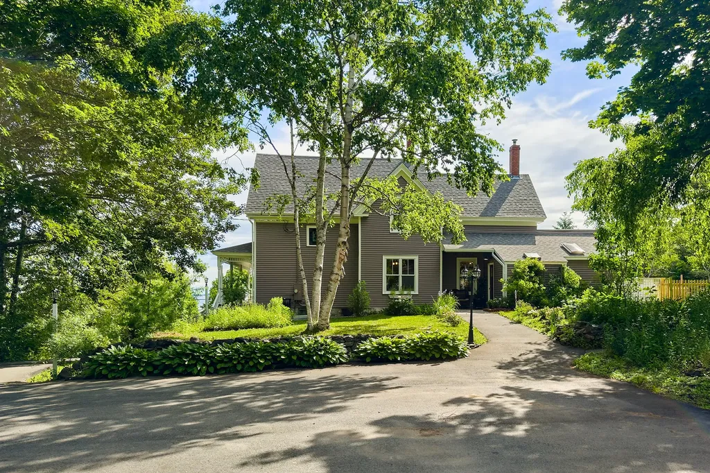 22 Brooks Way Owls Head ME 04854