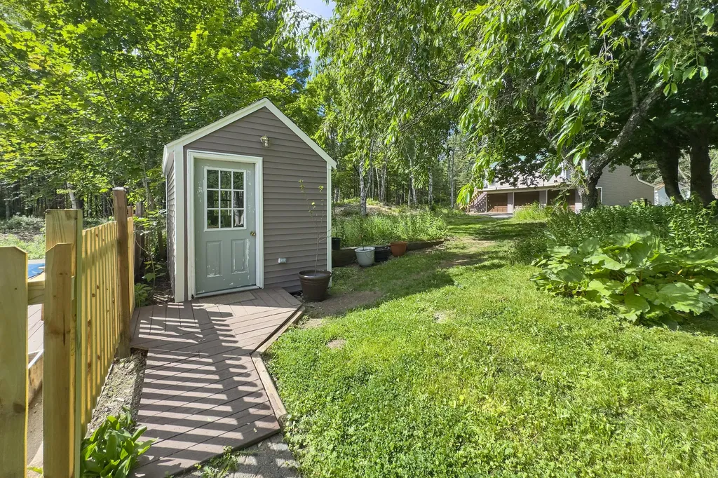 22 Brooks Way Owls Head ME 04854