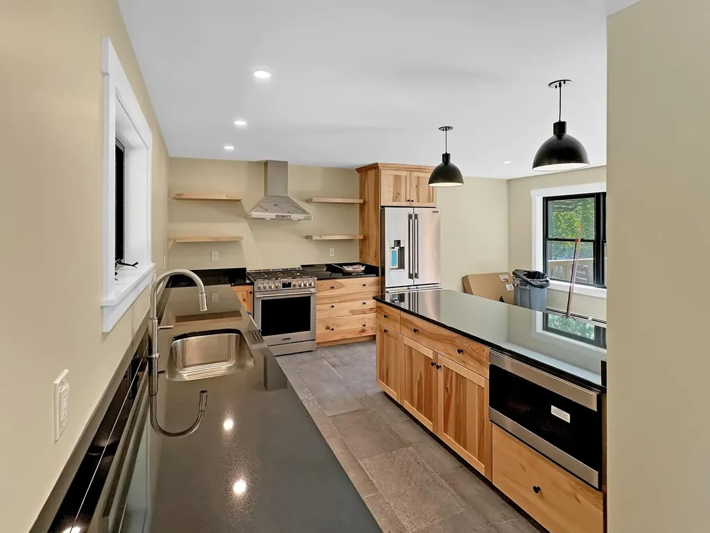 242 Maynard Road Rockwood T1 R1 Nbkp ME 04478