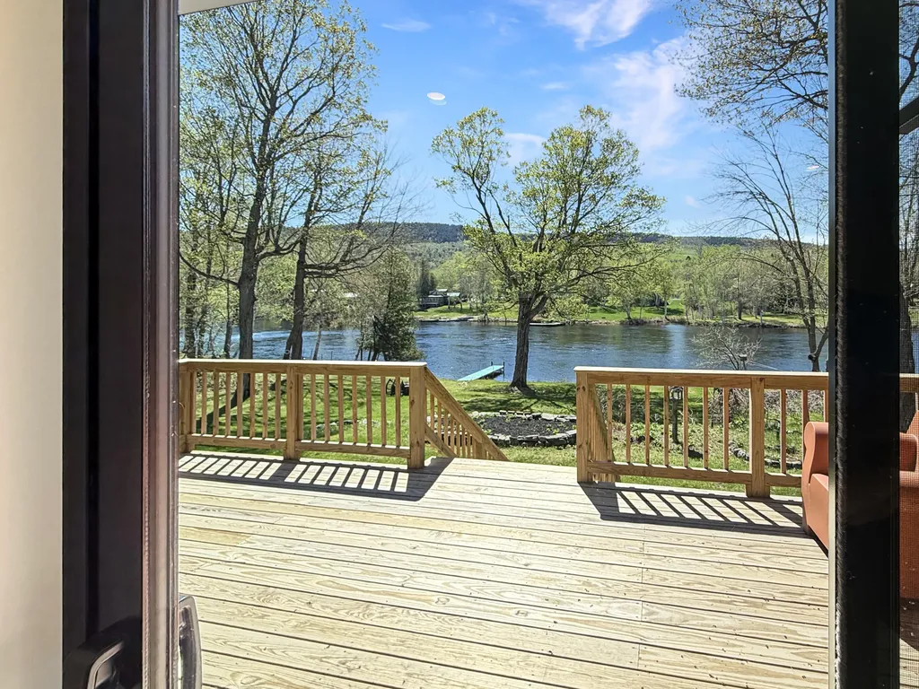 242 Maynard Road Rockwood T1 R1 Nbkp ME 04478