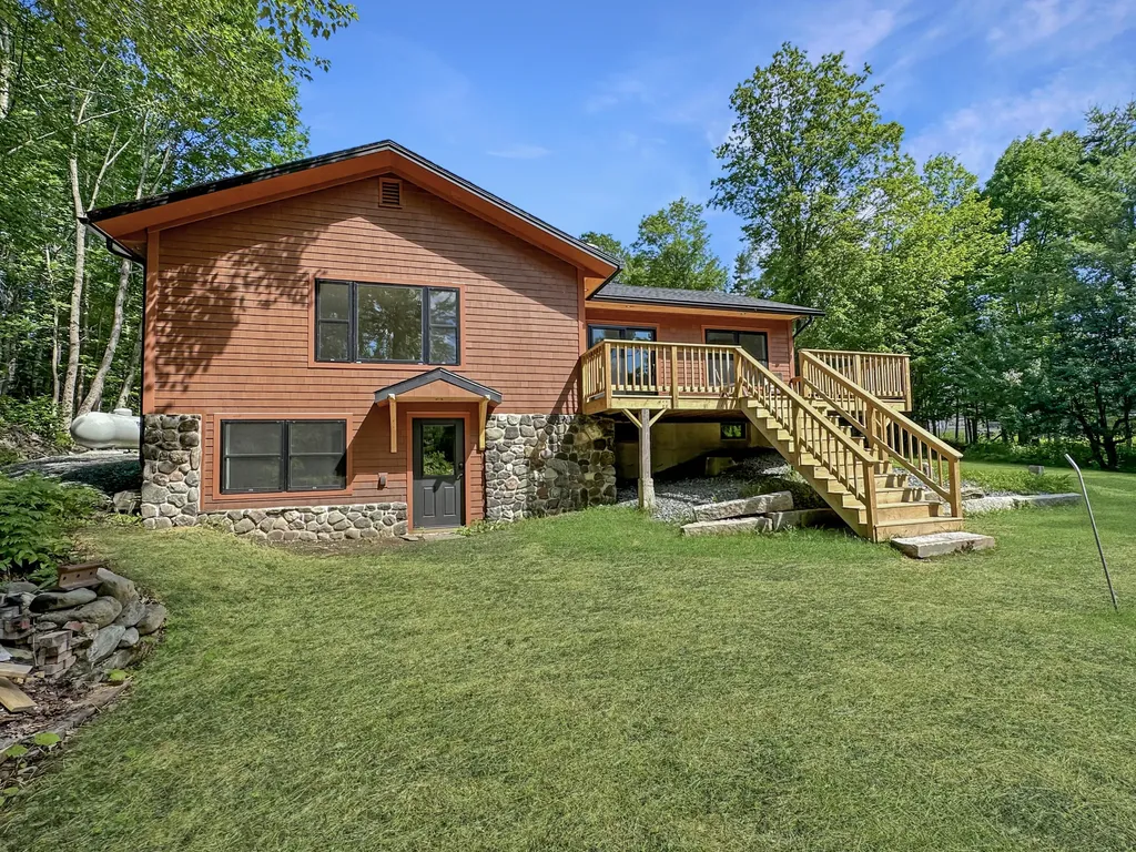 242 Maynard Road Rockwood T1 R1 Nbkp ME 04478