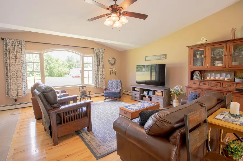 13 Carriage Lane Hermon ME 04401