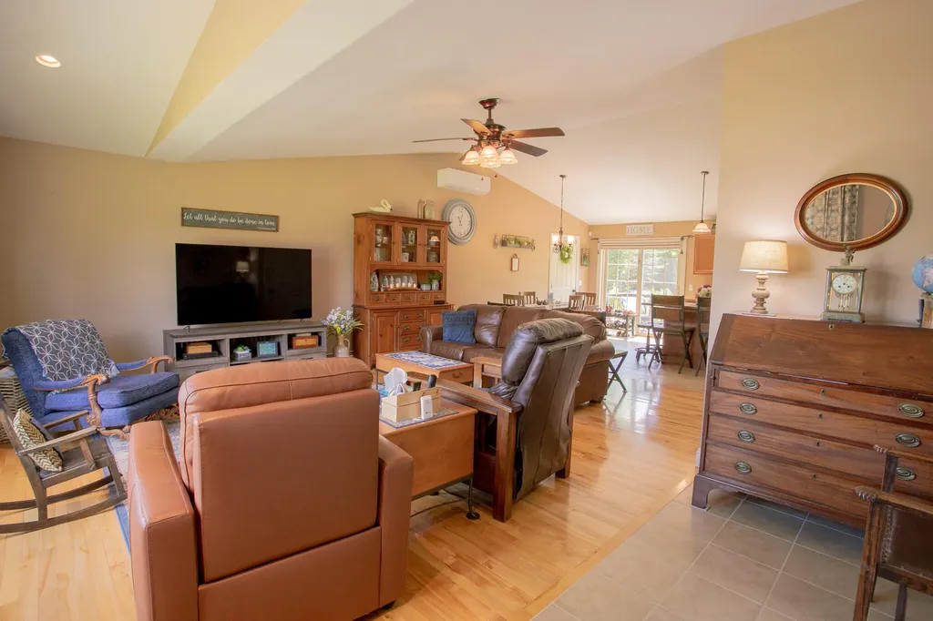 13 Carriage Lane Hermon ME 04401