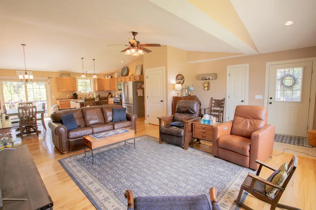 13 Carriage Lane Hermon ME 04401