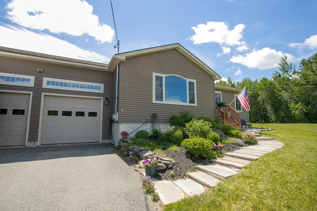 13 Carriage Lane Hermon ME 04401