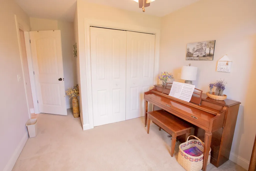 13 Carriage Lane Hermon ME 04401