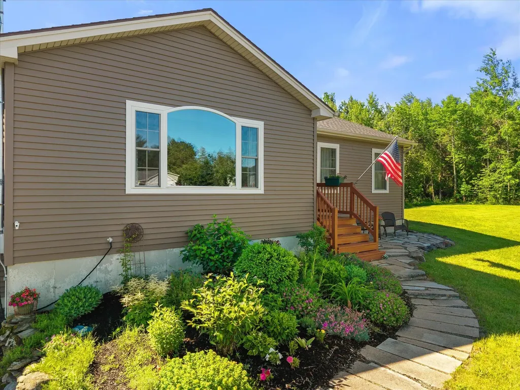13 Carriage Lane Hermon ME 04401