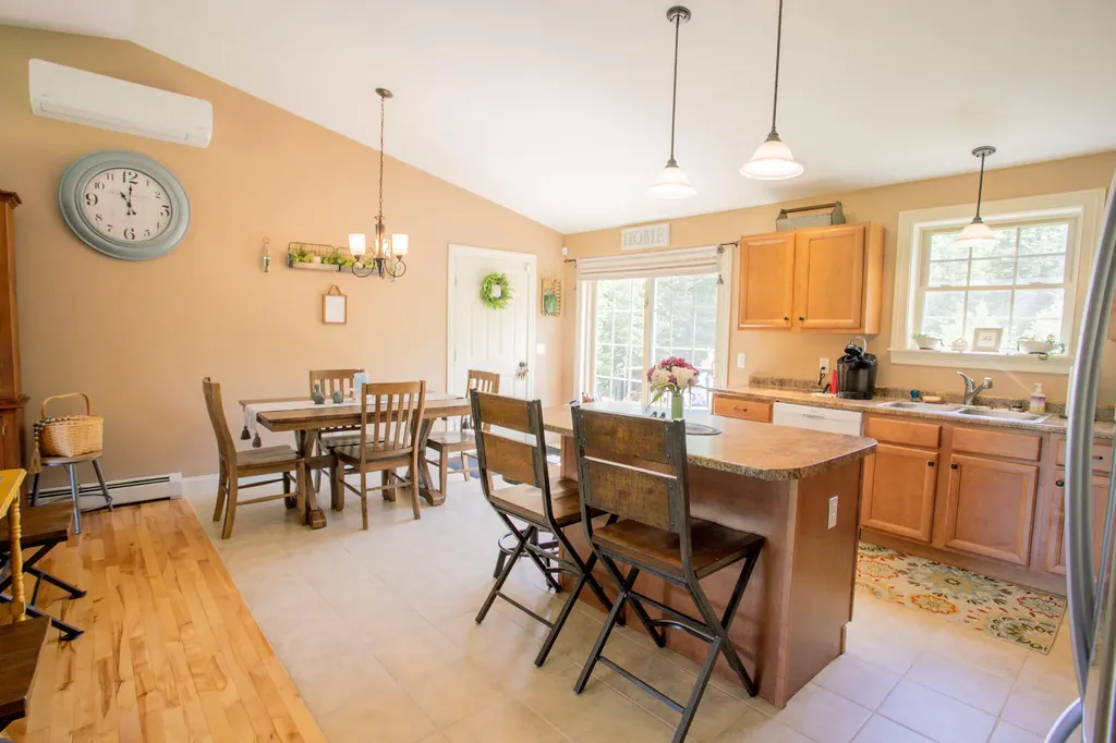 13 Carriage Lane Hermon ME 04401