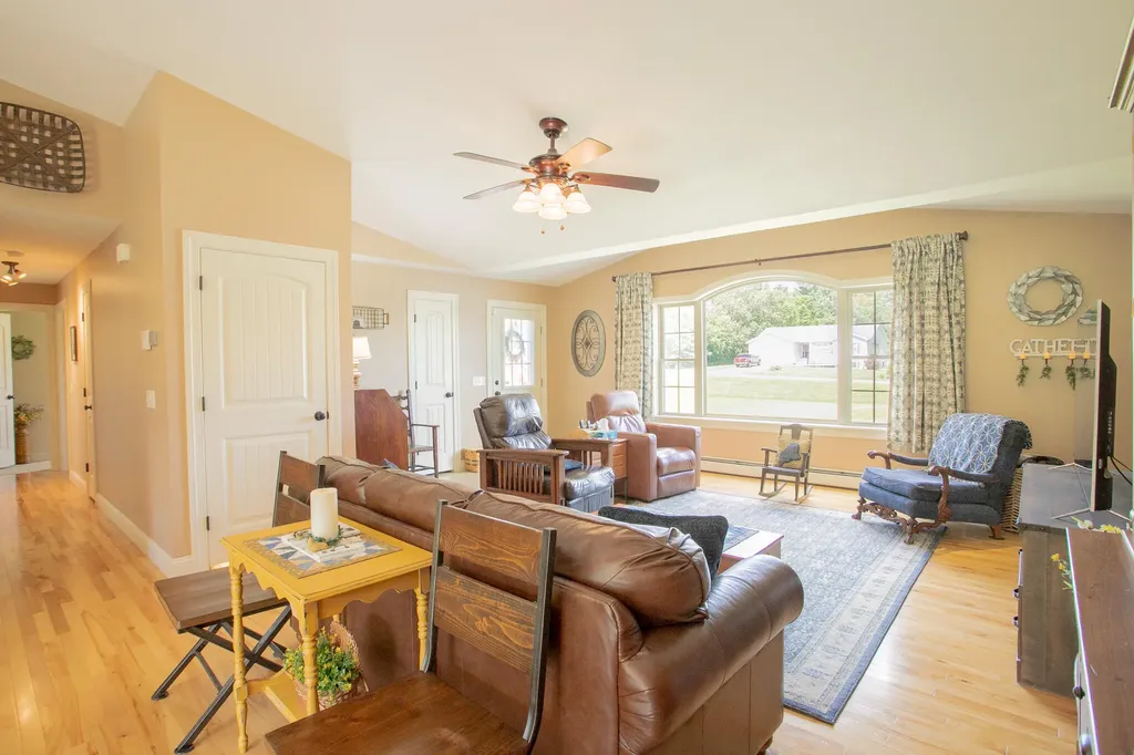 13 Carriage Lane Hermon ME 04401