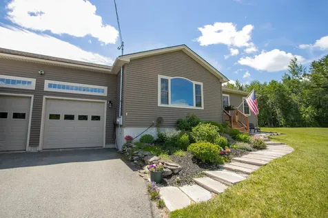13 Carriage Lane Hermon ME 04401