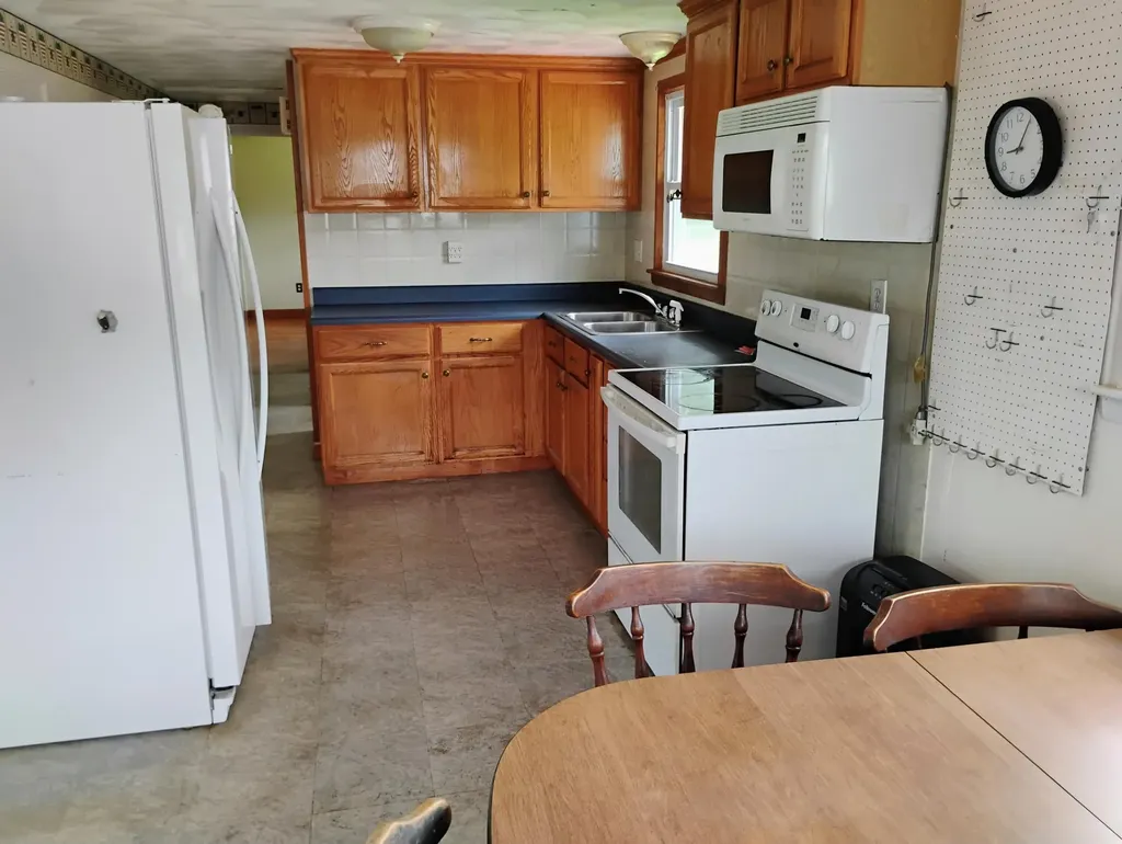 270 Middle Road Dresden ME 04342