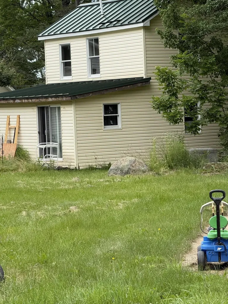 275, 277 Grove Street Newport ME 04953