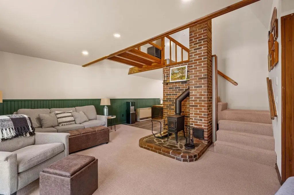 22 Hallett Street Chelsea ME 04330
