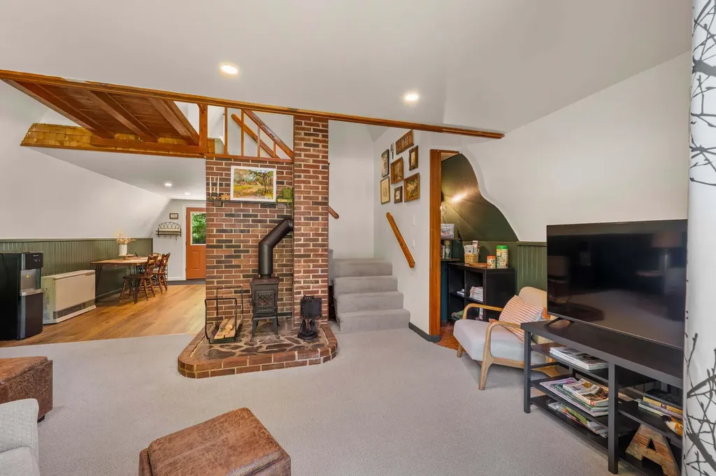 22 Hallett Street Chelsea ME 04330