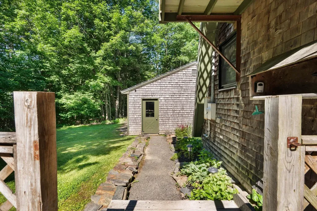22 Hallett Street Chelsea ME 04330