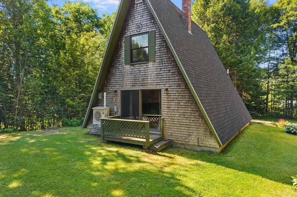 22 Hallett Street Chelsea ME 04330