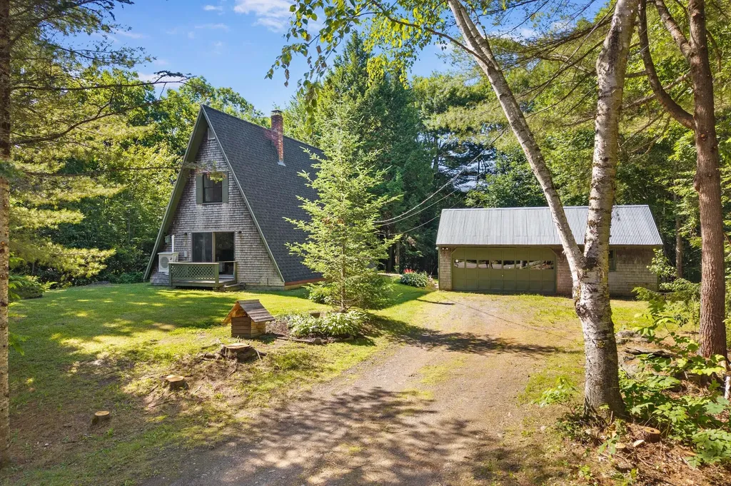 22 Hallett Street Chelsea ME 04330