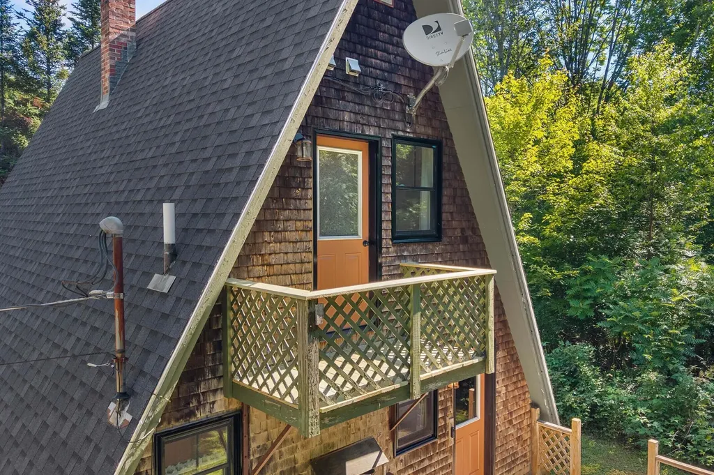 22 Hallett Street Chelsea ME 04330