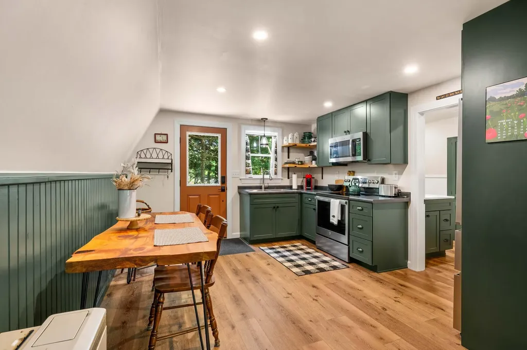 22 Hallett Street Chelsea ME 04330