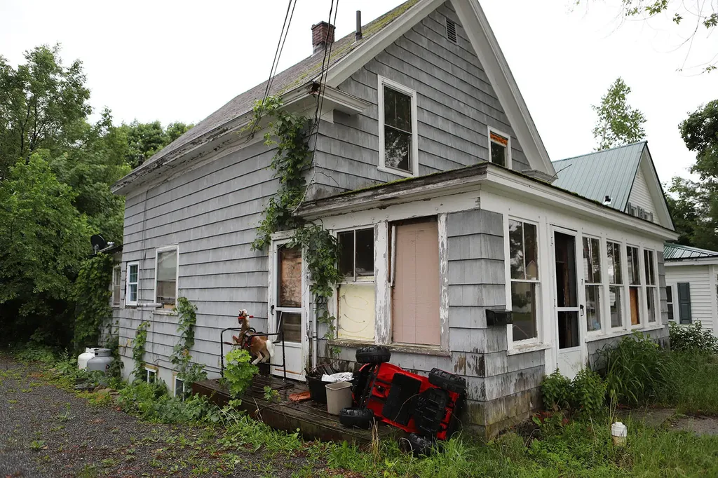 7 Eastern Avenue East Millinocket ME 04430
