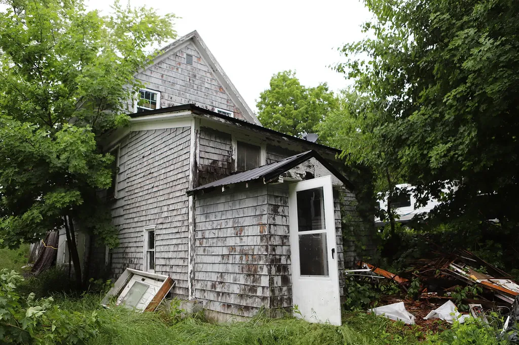 7 Eastern Avenue East Millinocket ME 04430