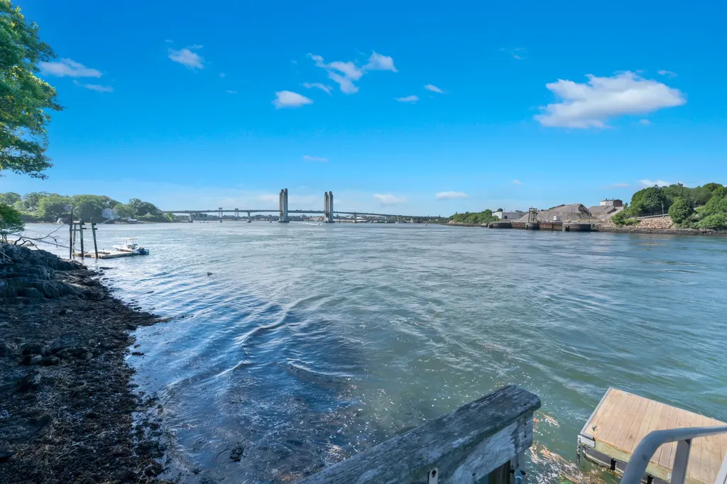2 Bridgeview Terrace Kittery ME 03904