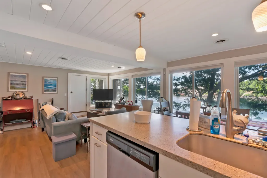 2 Bridgeview Terrace Kittery ME 03904