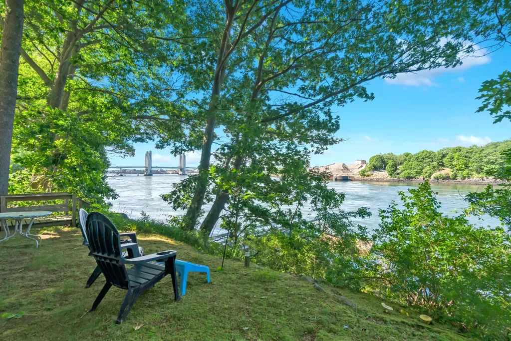 2 Bridgeview Terrace Kittery ME 03904