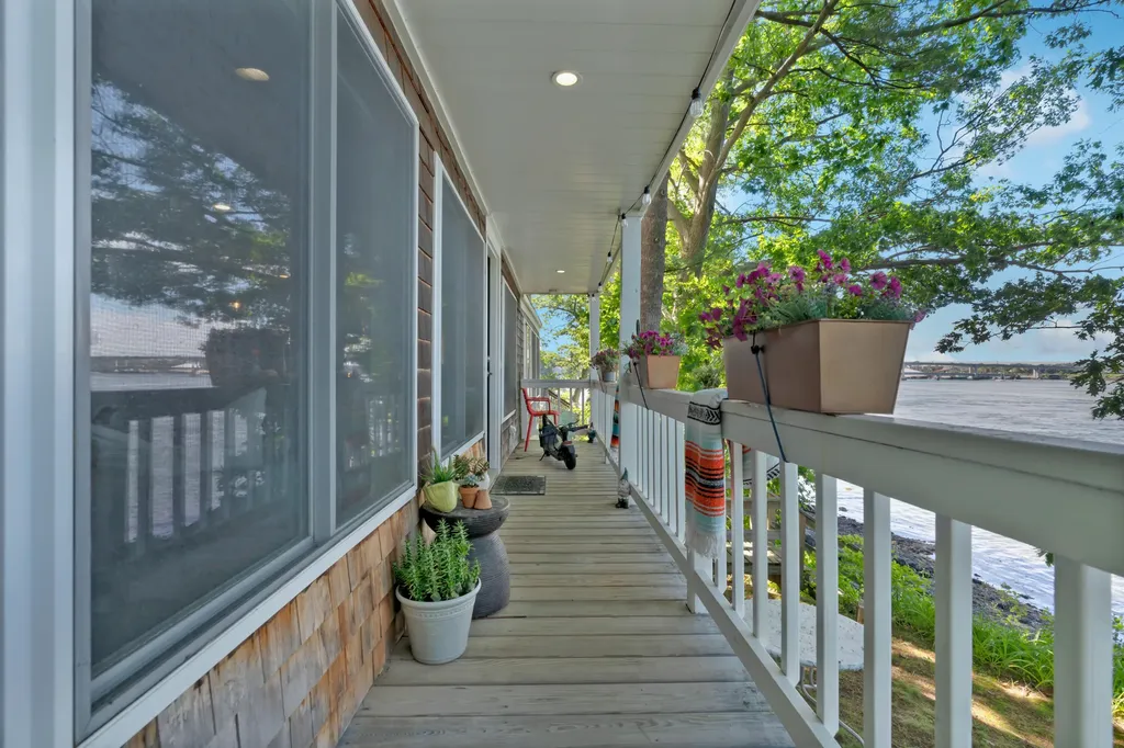 2 Bridgeview Terrace Kittery ME 03904
