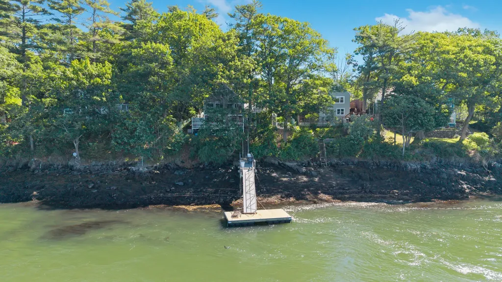 2 Bridgeview Terrace Kittery ME 03904