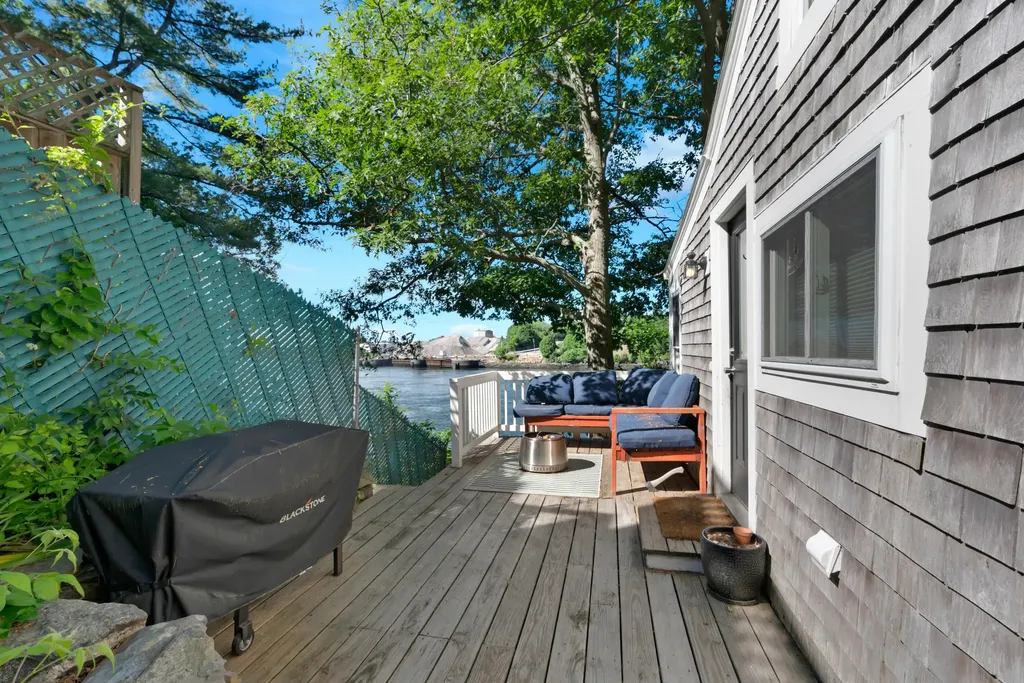 2 Bridgeview Terrace Kittery ME 03904