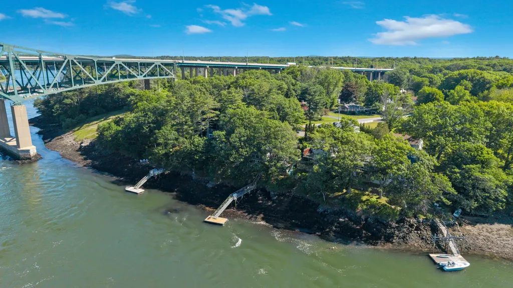 2 Bridgeview Terrace Kittery ME 03904