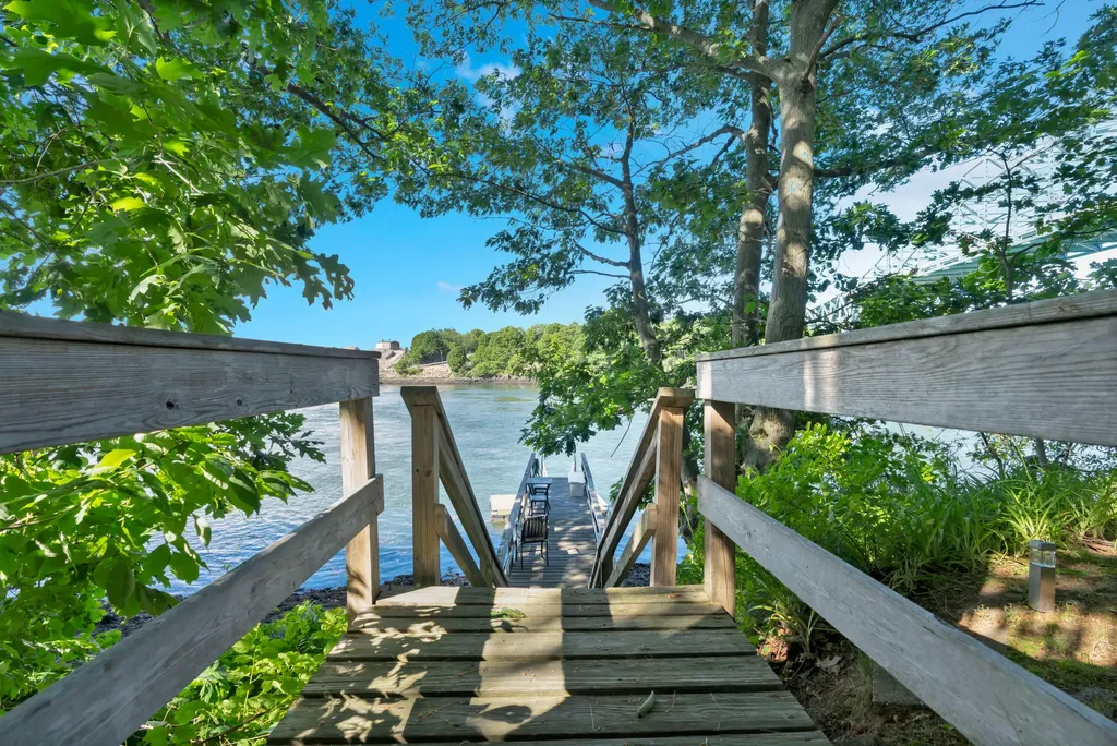 2 Bridgeview Terrace Kittery ME 03904