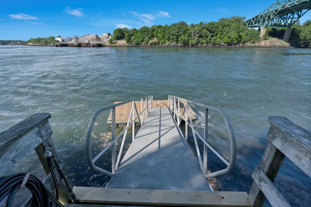 2 Bridgeview Terrace Kittery ME 03904