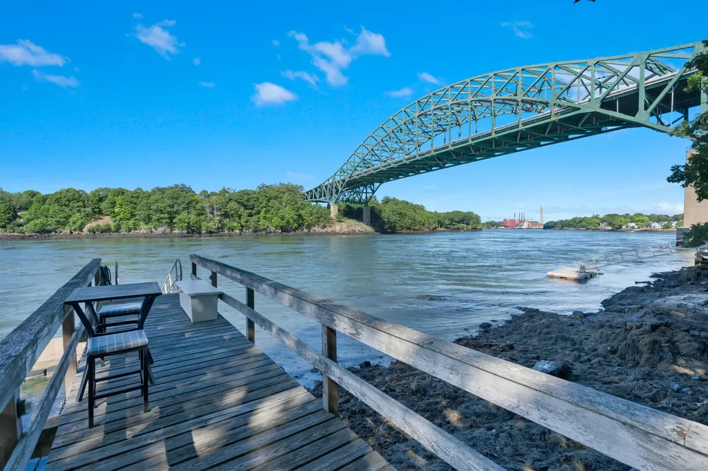 2 Bridgeview Terrace Kittery ME 03904