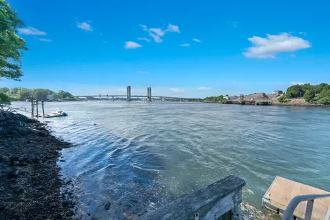 2 Bridgeview Terrace Kittery ME 03904