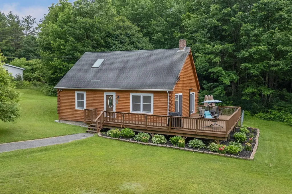 63 Upper Narrows Lane Winthrop ME 04364