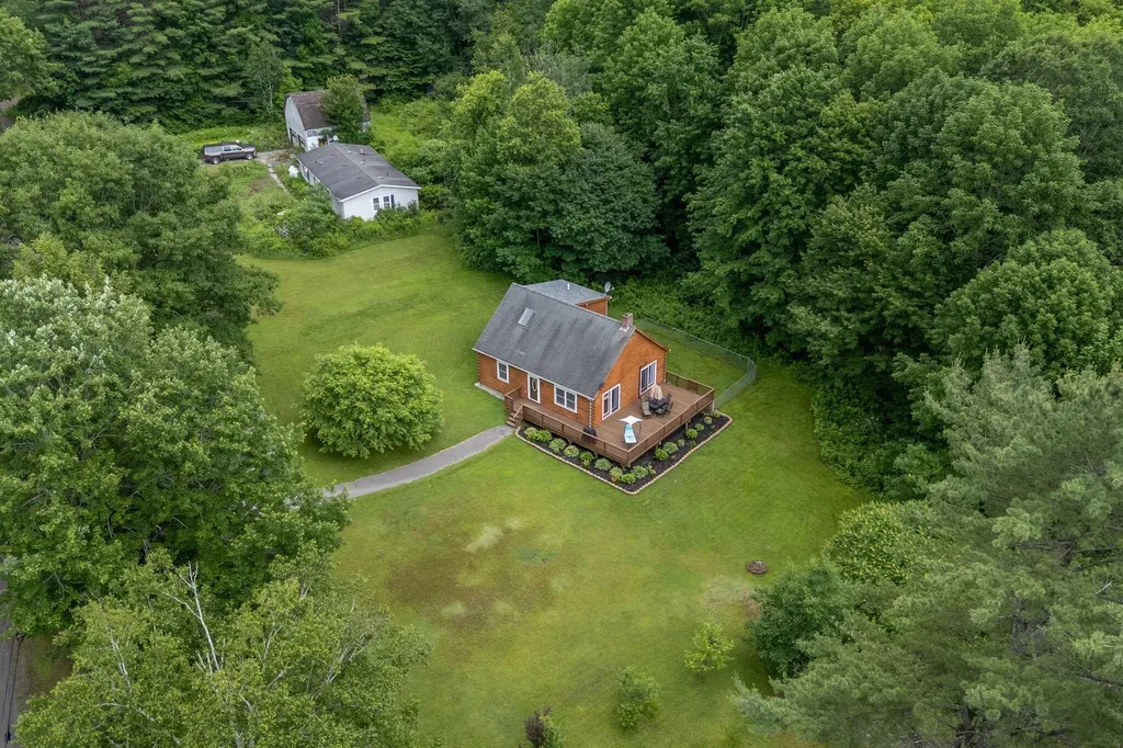 63 Upper Narrows Lane Winthrop ME 04364