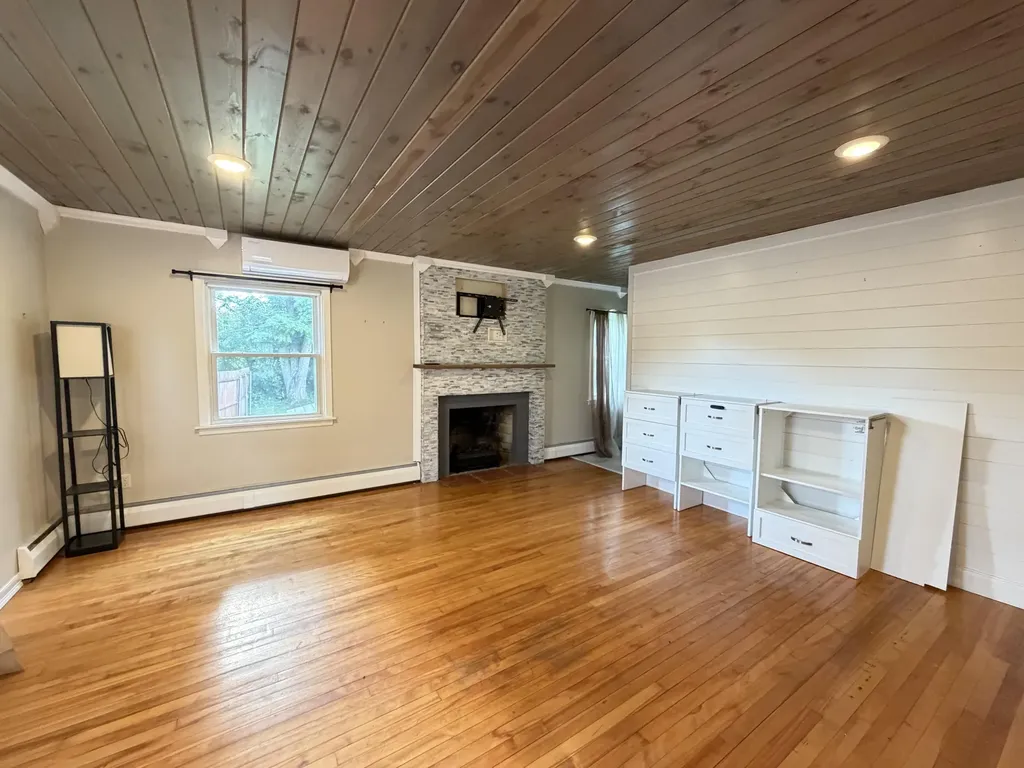 3881 Broadway Kenduskeag ME 04450