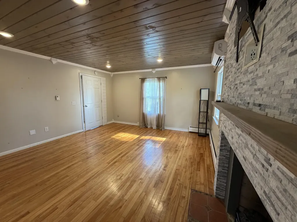 3881 Broadway Kenduskeag ME 04450